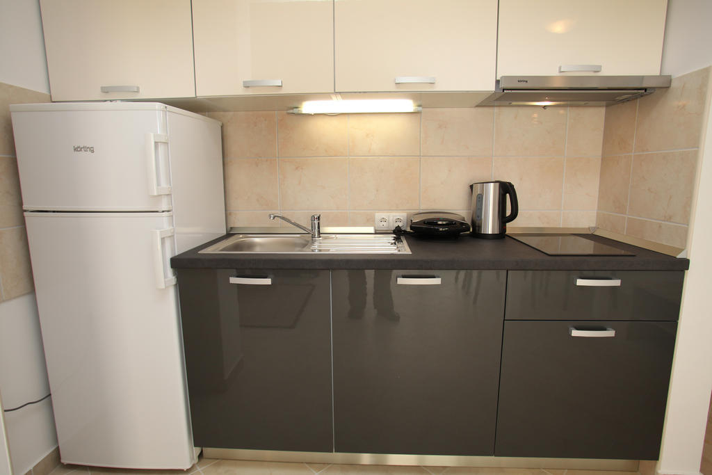 Villa Iris Apartments Seget Vranjica Room photo