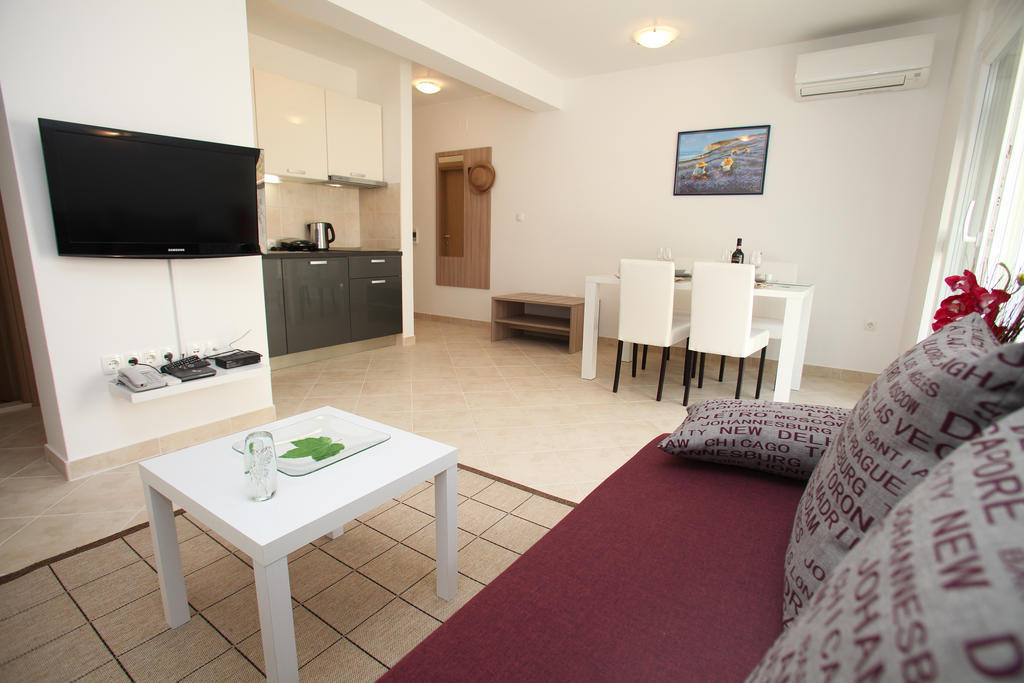 Villa Iris Apartments Seget Vranjica Exterior photo