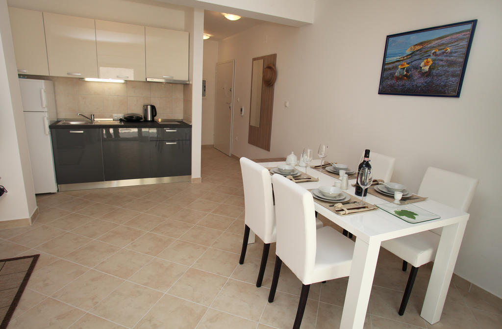 Villa Iris Apartments Seget Vranjica Exterior photo