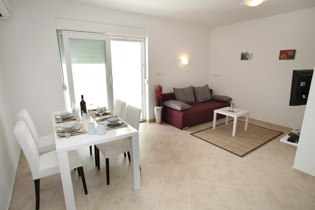 Villa Iris Apartments Seget Vranjica Exterior photo