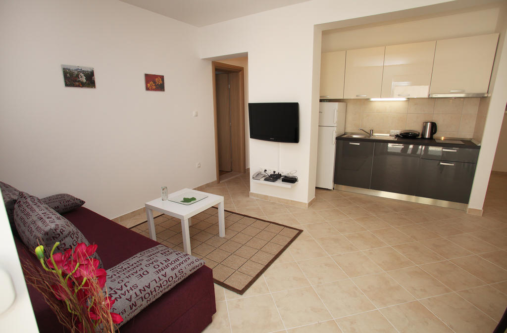 Villa Iris Apartments Seget Vranjica Exterior photo